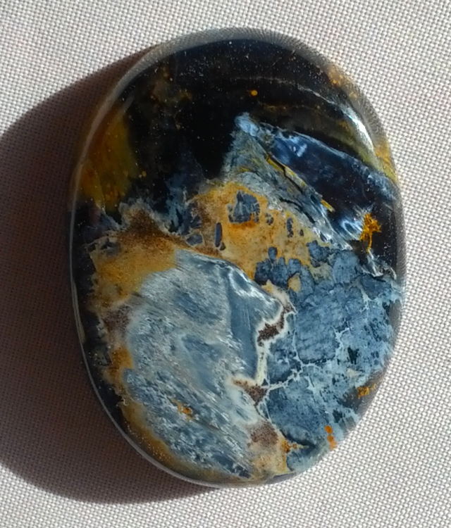 Pietersite2 namibie cabochon2.png