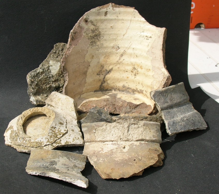 2 - debris de poterie trouvé au terraillon.JPG