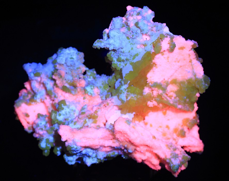 Soufre-Aragonite-Sicile-UV.jpg.f4c0457a70a2a9f9578268be5acc5627.jpg