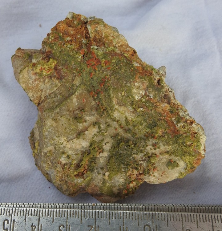 crocoite.thumb.JPG.d01b44b66253b2f455a6dee9db6517a4.JPG