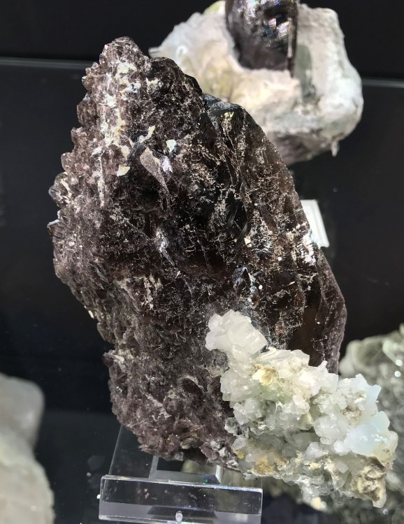 axinite-mineral-1.jpg
