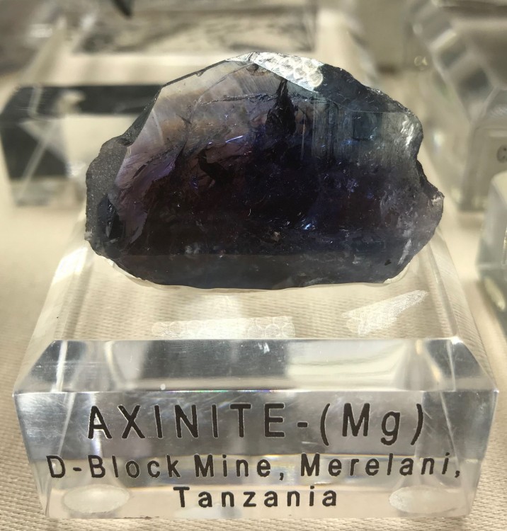 axinite-mineral-4.JPG