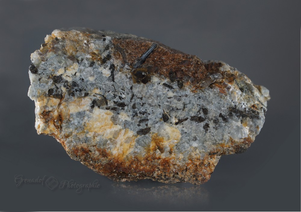 grenatite schorl x21mm.jpg
