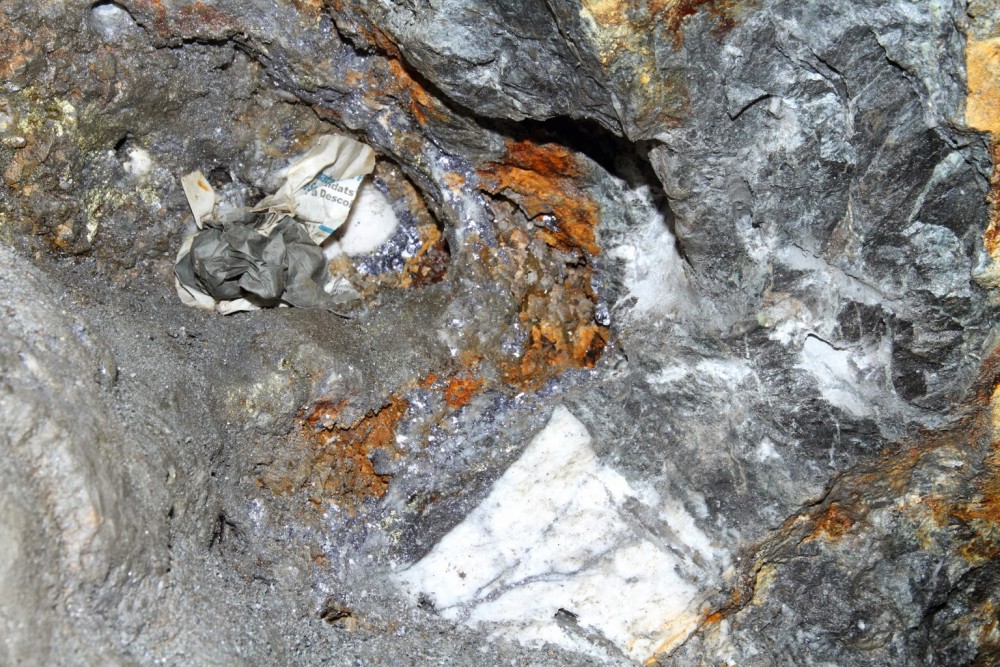 WE_Ardeche2014_4014_Mine Sablieres-Plaque cubes galene en place_rl.jpg