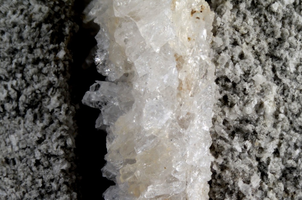 Quartz-Calc-HCl_ch6mm.JPG