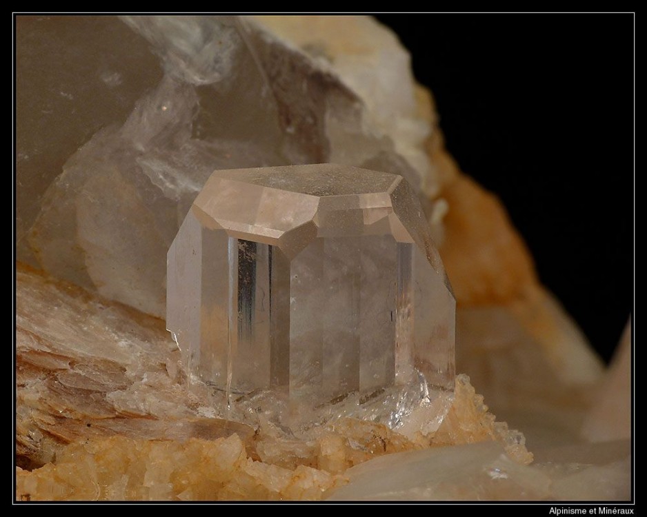 topaze-mineral-shigar-pakistan.jpg