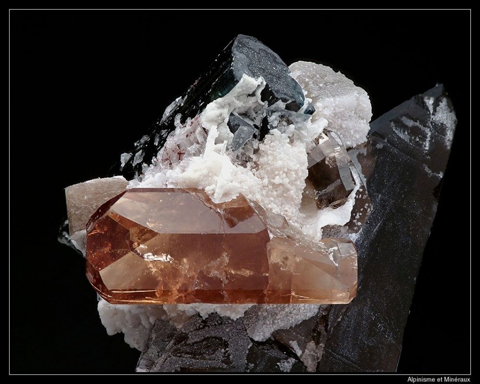 topaze-tourmaline-chamachhu-skardu-pakistan-mineral-4.jpg