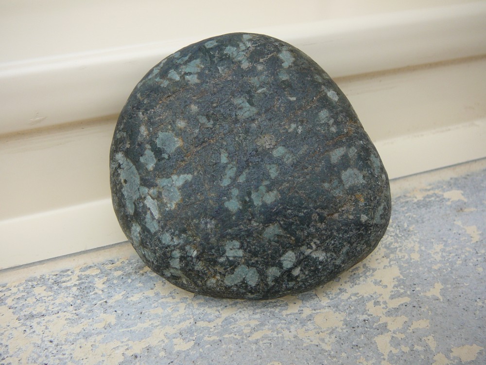 Variolite (Ophiolite) rivière la Durance Manosque Alpes de haute Provence France 1.JPG