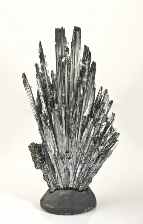 Stibnite-BoldutMine-Romania-185mm-04.thumb.jpg.606735444ca32bda4873b917d2df435c.jpg