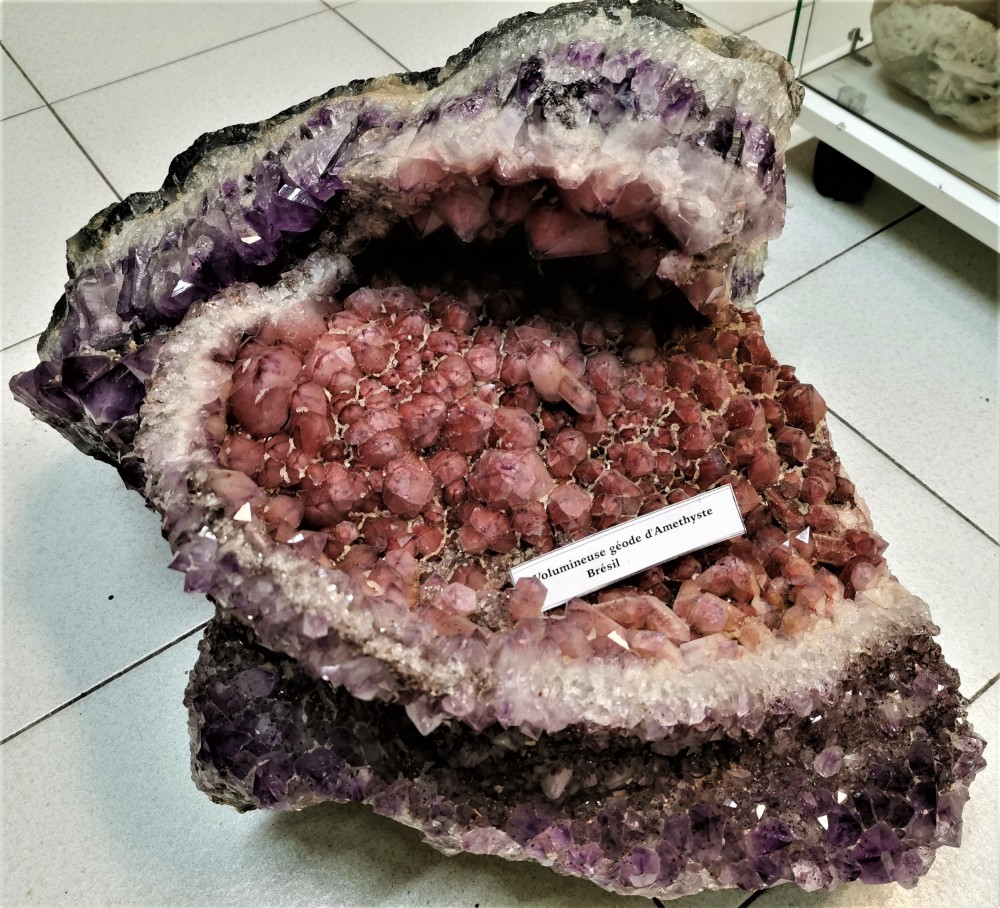 14 - volumineuse amethyste du bresil.jpg