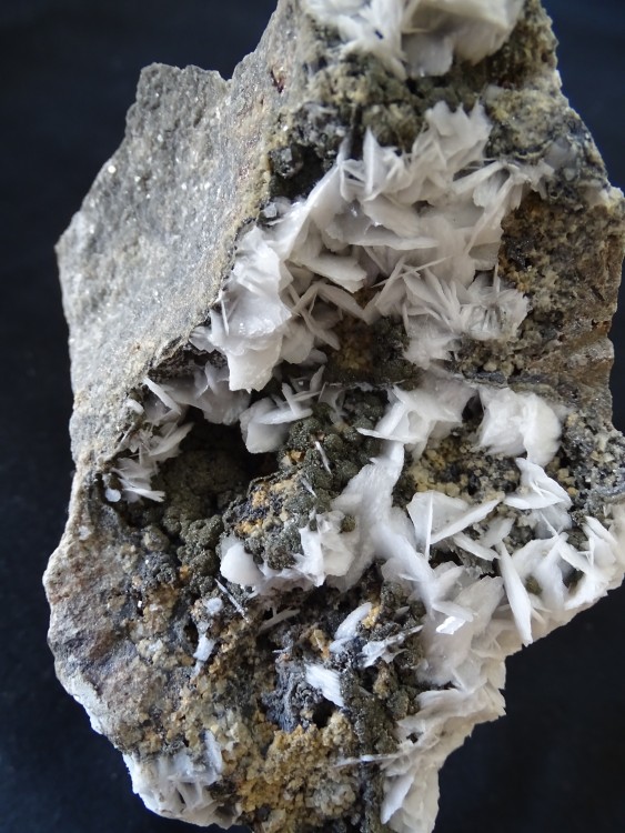 2056191072_baryteetpyrite.JPG