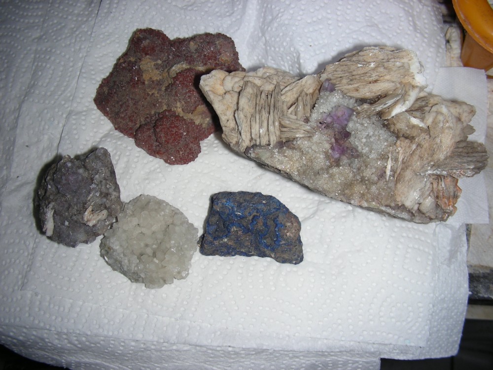 mineraux qui trainent dans le jardin.JPG