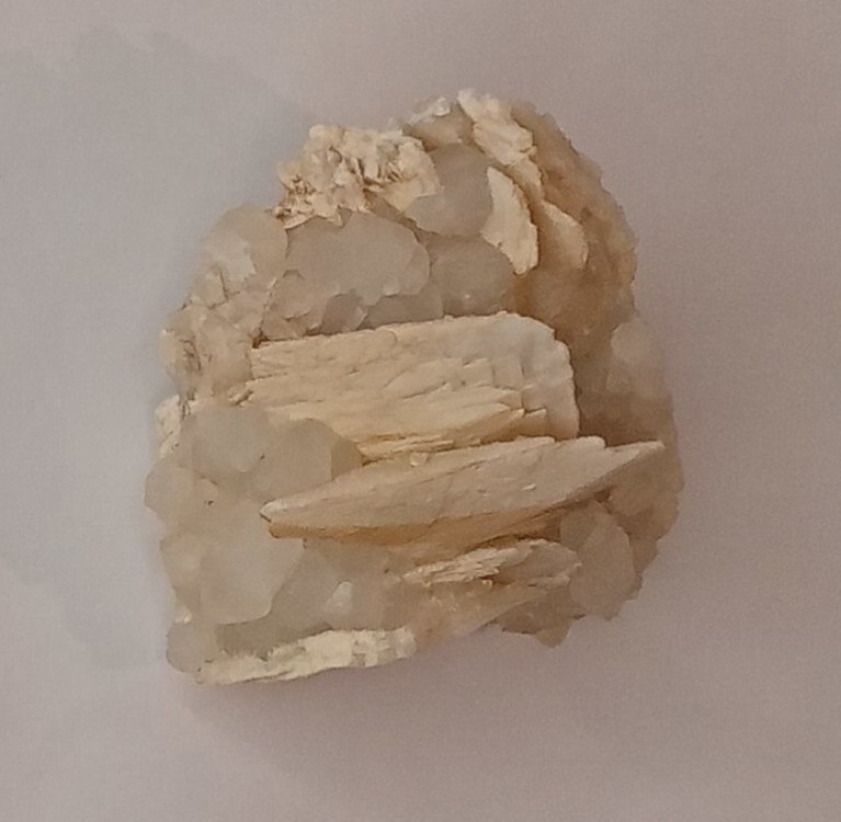 baryte sur quartz Ceilhes.jpg
