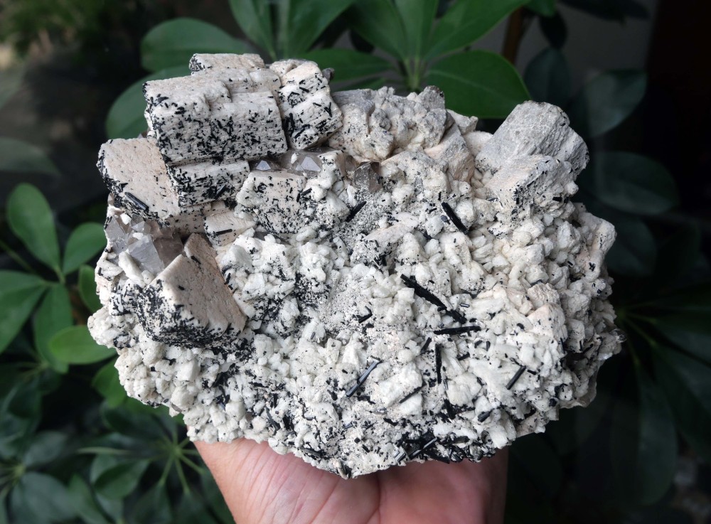Microcline Quartz Schorl Argentina 2.jpg