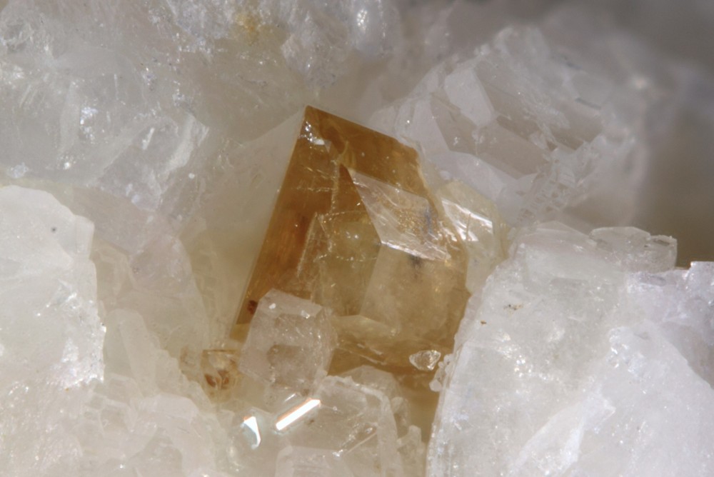 Titanite le Bari 005 (2).jpg