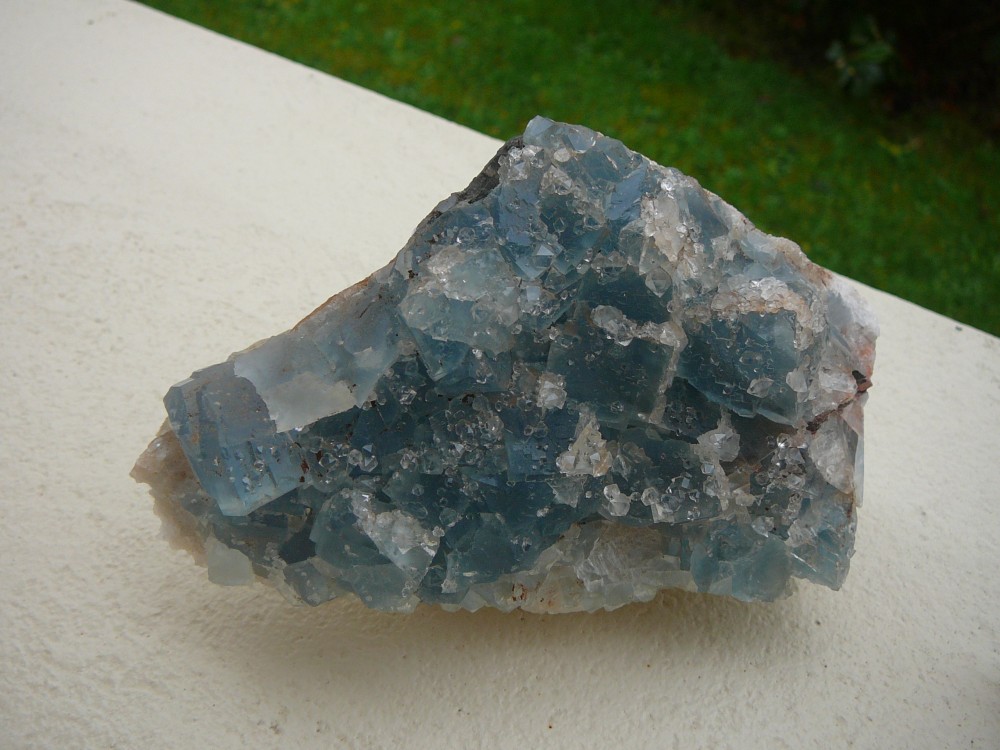Fluorite bleue mine d' Embournegade Tarn France (6).JPG