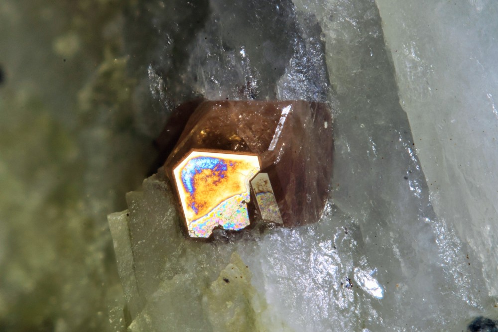 Zircon Urdach 002 (3).jpg