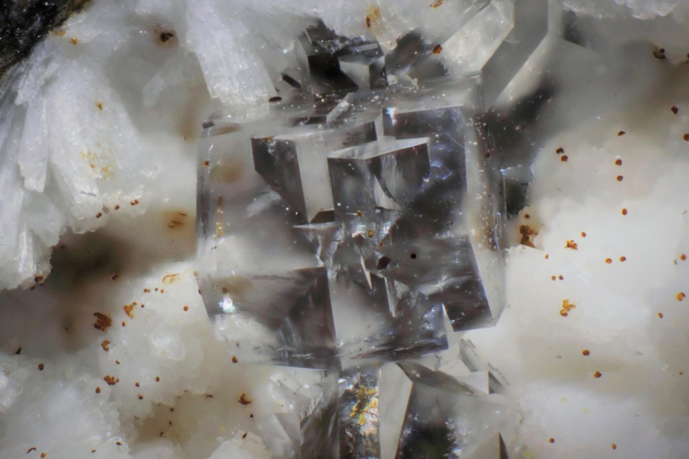 Phillipsite macle de bowling Prades d'Aubrac FOV 5 mm 008 (2).JPG