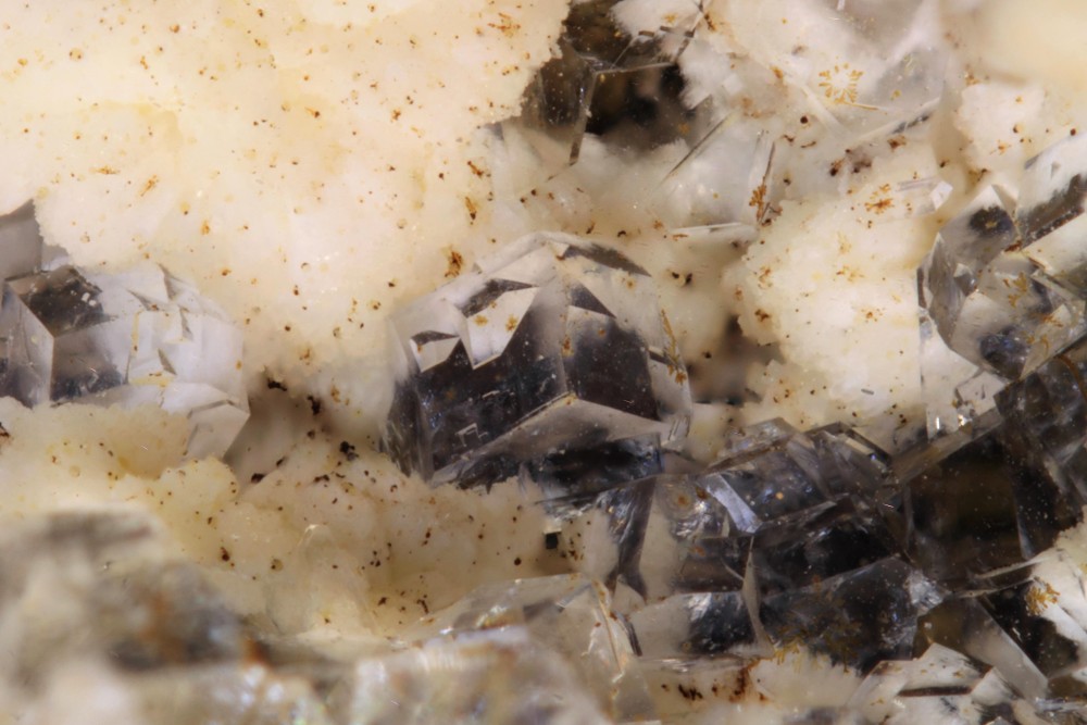 Phillipsite macle de bowling Prades d'Aubrac FOV 7 mm 003 (3).JPG