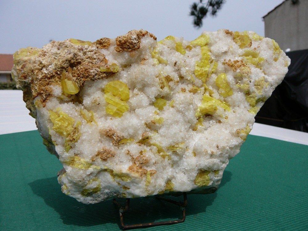 Soufre sur Calcite Sicile Italie 3.JPG