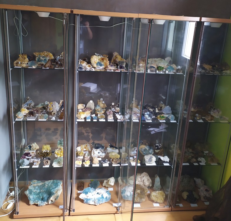 Vitrines.thumb.jpg.00cf3fb1342d48984260aa9b8bd62ff3.jpg