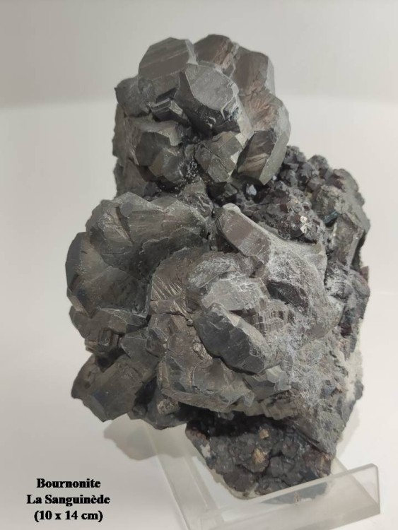 Bournonite.thumb.jpg.0ee9bc9d22a7cd5c6fb9e8ad92335983.jpg