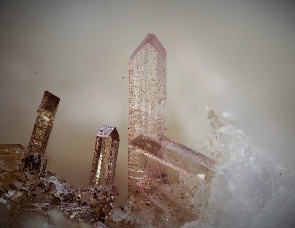 zoisite 2.1 Petches-JMC,GB, champ 1,2mm.jpg