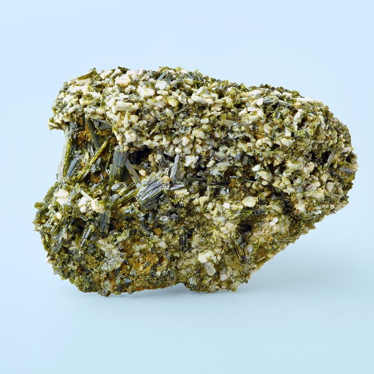rock2011a_epidote.thumb.jpg.e8eb0fb11eae1c83c69eaa123a529490.jpg