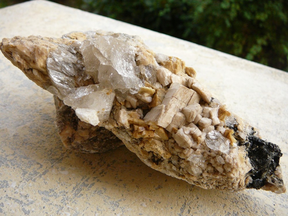 Albite Quartz Manganèse Micas Maroc 1 (1).JPG