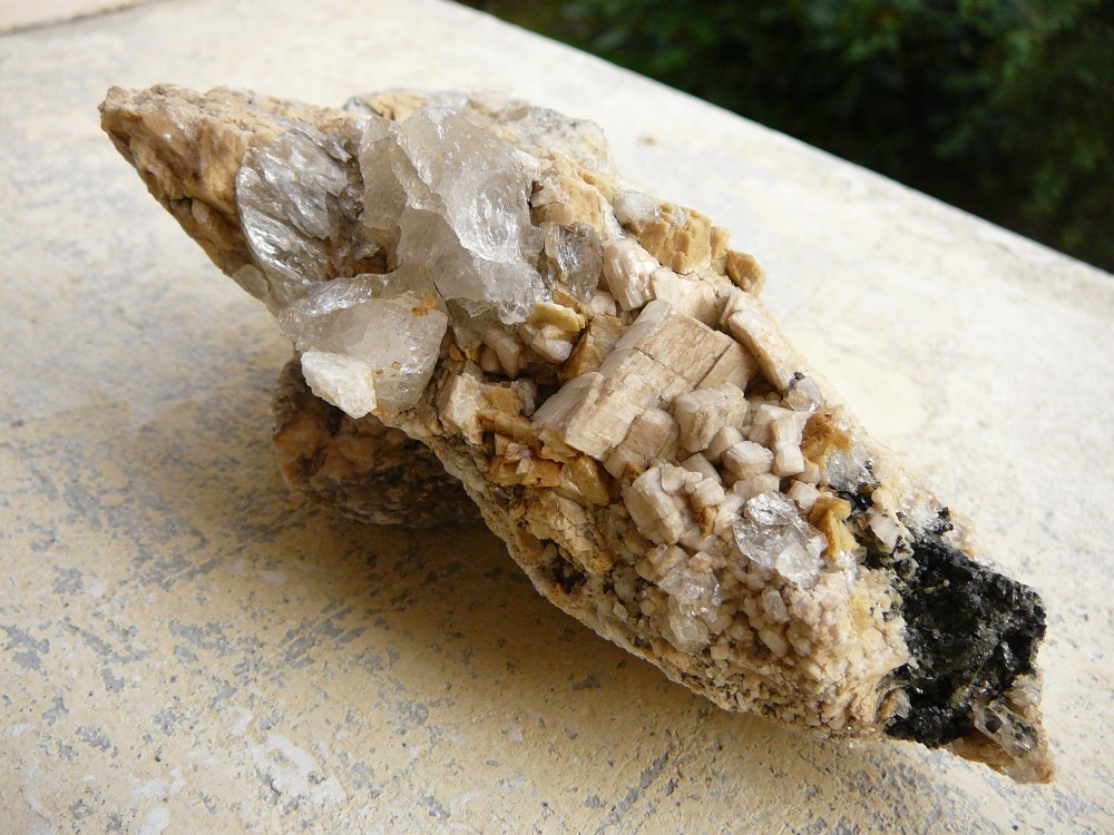 Albite Quartz Manganèse Micas Maroc 1 (2).JPG