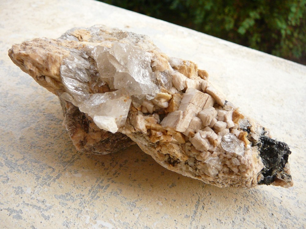 Albite Quartz Manganèse Micas Maroc 1 (3).JPG
