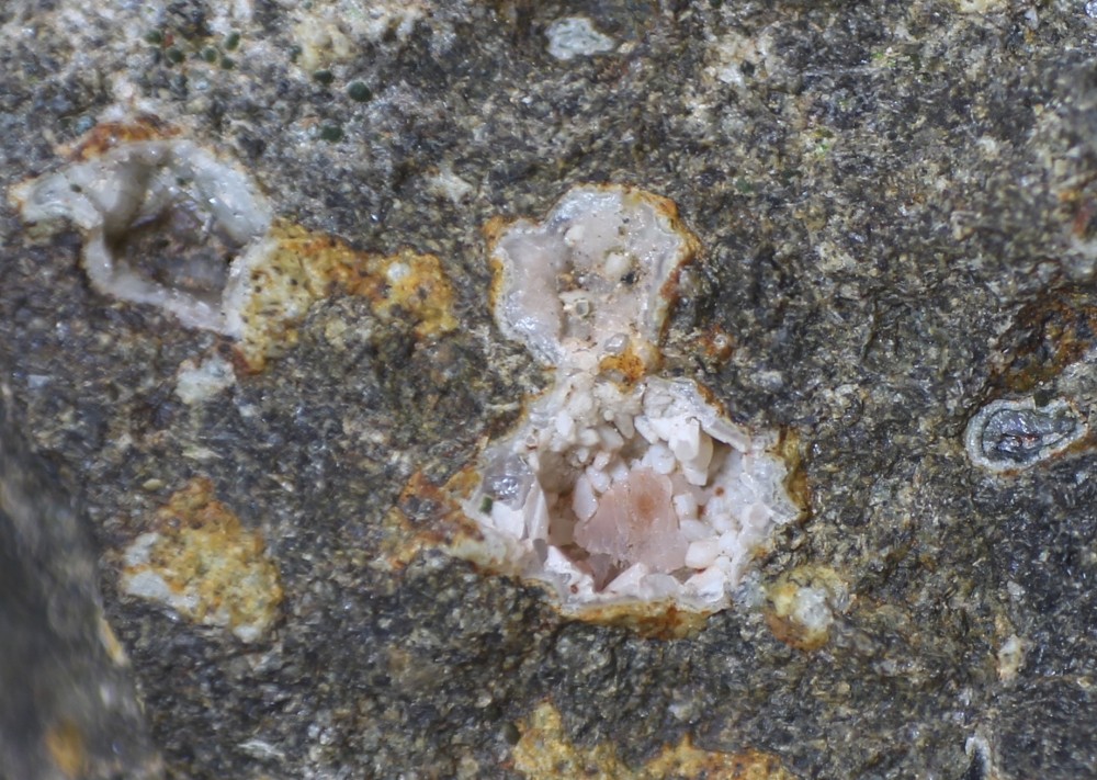 Detailmugearite2.thumb.jpg.bde9c1384857a7d19100c5c787dbb639.jpg