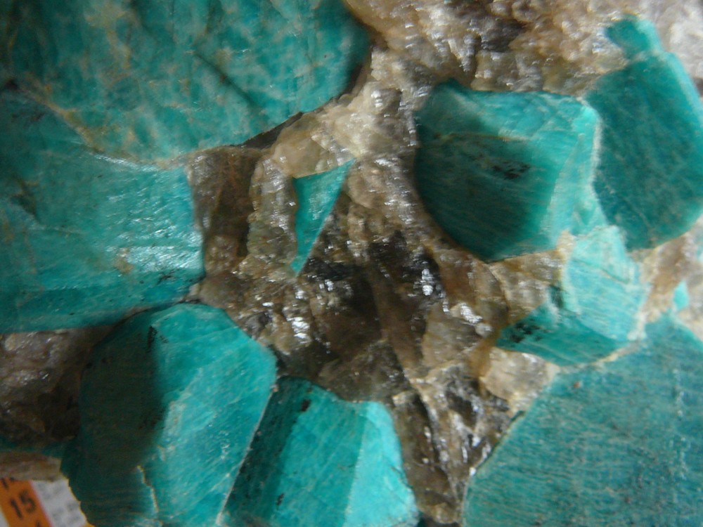 Amazonite et quartz sur granite 10.JPG