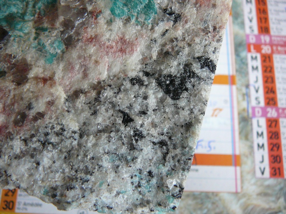 Amazonite et quartz sur granite 4.JPG