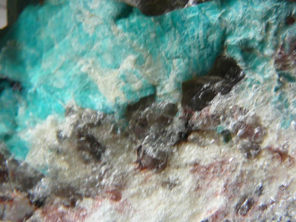 Amazonite et quartz sur granite 5.JPG
