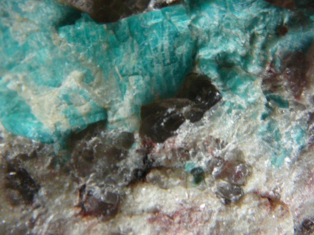 Amazonite et quartz sur granite 6.JPG