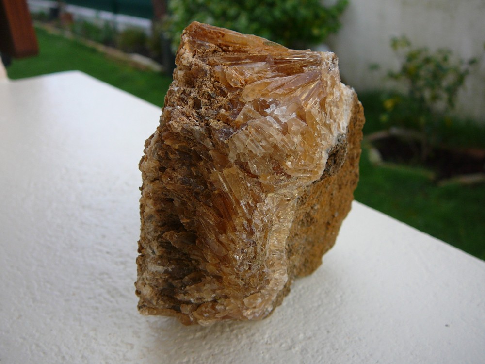 Aragonite miêle carrière du pont Mirabeau 2.JPG