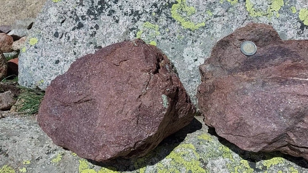 RHYOLITE GOLO RADULE  (1).jpg