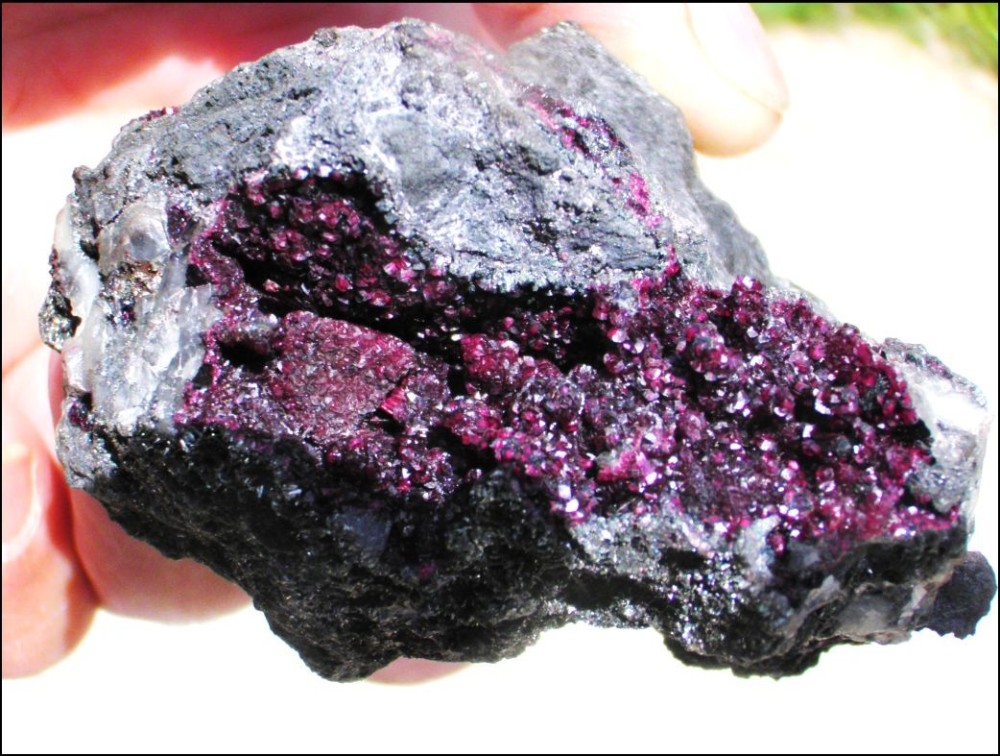 cobaltkoriginite, roselite gangue nickel cobalt.JPG