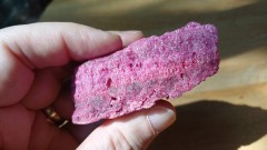 Corindon rose (rubis) artificiel.jpg