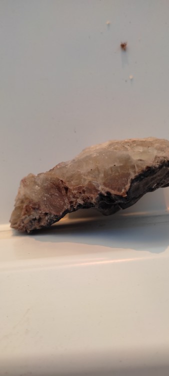 pierre face noire et blanche de profil N°2.jpg