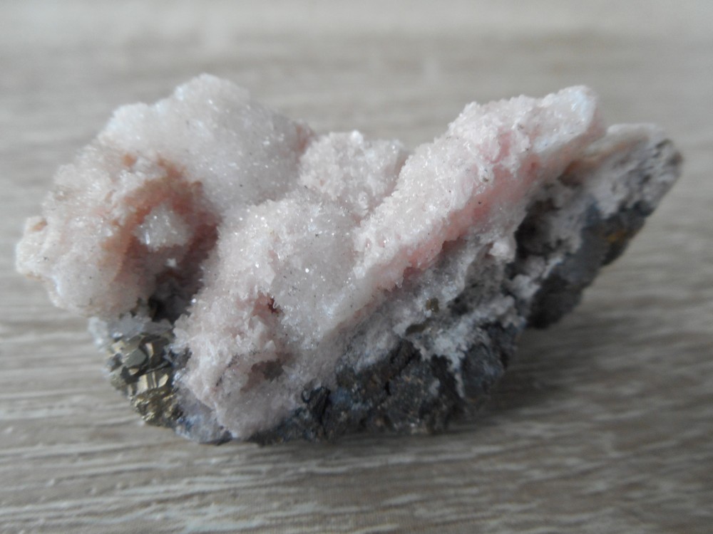 Rhodocrosite Sphalerite et Pyrite Bulgarie.JPG