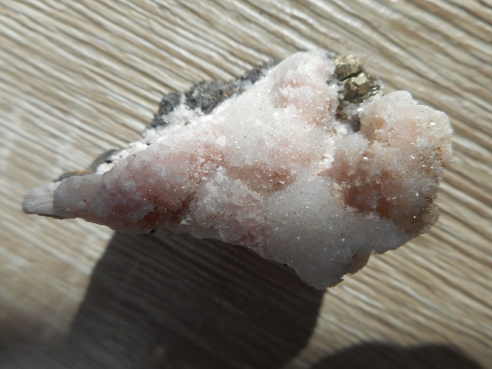 Rhodocrosite Sphalerite et Pyrite Bulgarie 1.JPG