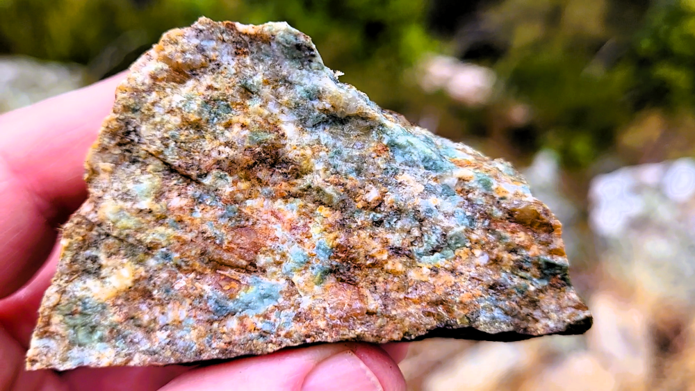 GRANOPHYRE HYDROTHERMALISE - VIVARIO (1).png