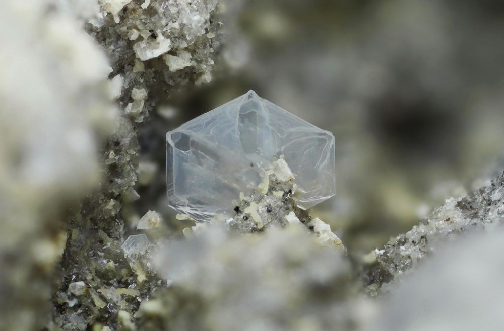 Tridymite les Chazes FOV 6 mm 008 - 1K JPEG.jpg