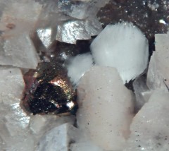Dickite, pyrite et dolomite 3.jpg