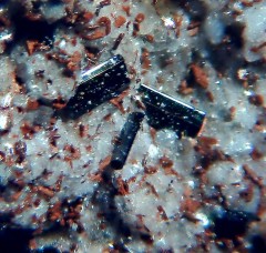 Pseudobrookite 3.jpg