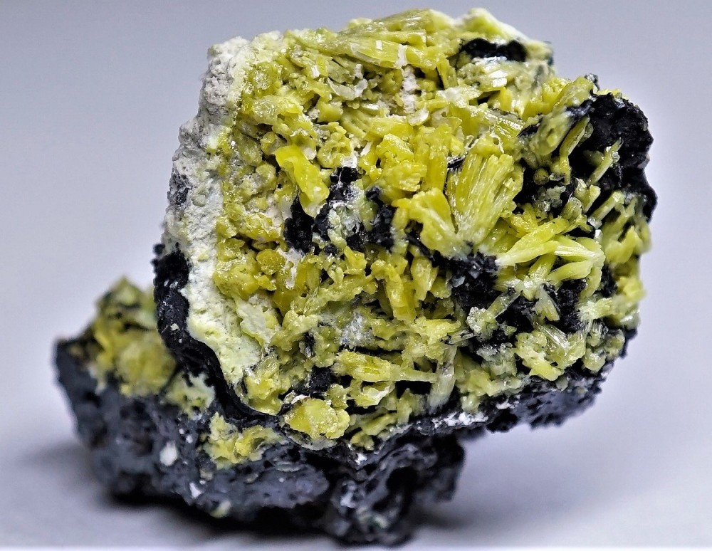 (8-1)13-Pyromorphite-16x13x7mm.Sortiedu06mai2022.Argentollesaint-Prix71France..thumb.jpg.637ddd52eae399d144f1f7bad100fb50.jpg