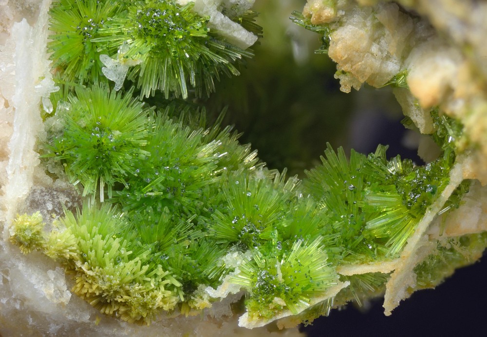 2795Pyromorphite-L61mm-Luminar63mm(4)-37cm-diff-L-CZP-D122710-I(10)-LPF(1000).thumb.jpg.8037c1e32d5e289c084042af4424cdb9.jpg