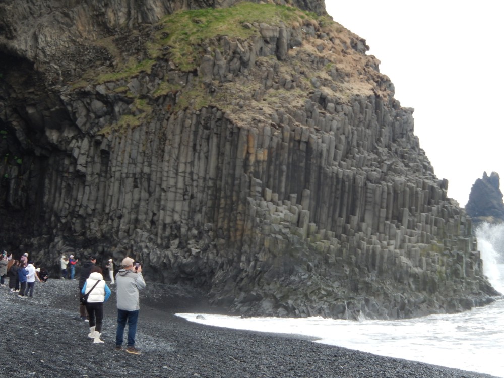 089 Reynisfjara Beach, Colonnes de basalte de Gardar.JPG